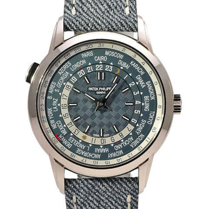 Patek Philippe World Time 5330G-001 mit 18 kt Weißgold Gehäuse und Jeansband, blau/grau Zifferblatt.