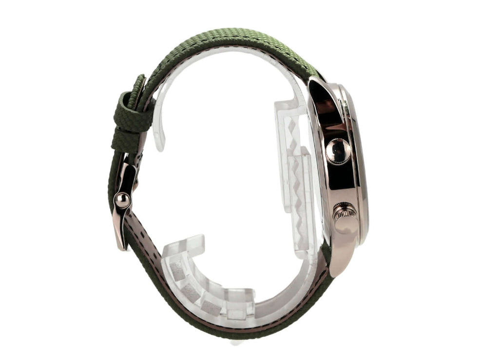 Patek Philippe Calatrava Pilot Travel Time Weißgold 5524G-010 mit grünem Textilarmband und poliertem Gehäuse aus Weißgold.