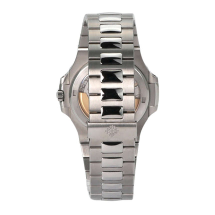 Rückansicht des Patek Philippe Nautilus 5711/1A-011 Armbands aus Edelstahl, poliert und satiniert, mit Faltschließe.