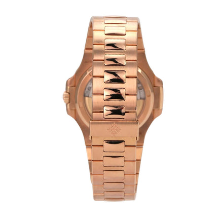 Patek Philippe Nautilus Roségold 5711/1R-001 Rückansicht des Roségoldbands und Gehäuses.