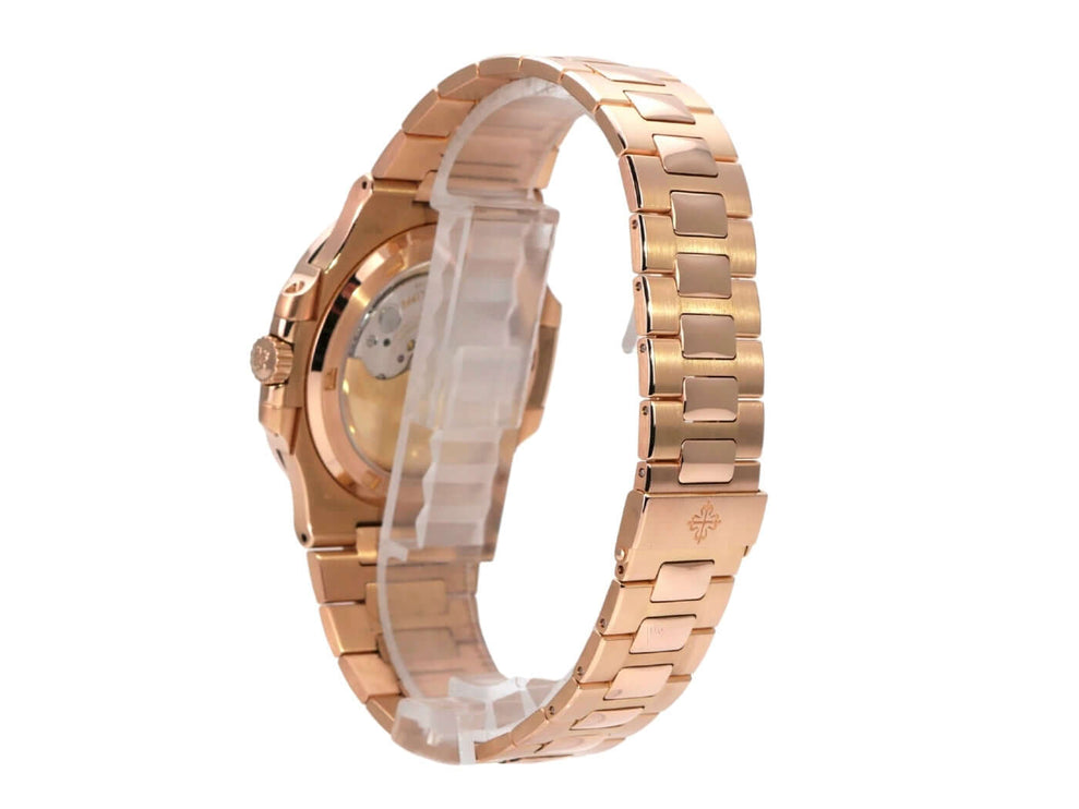 Patek Philippe Nautilus Roségold 5711/1R-001 seitliche Ansicht mit Roségoldband und poliertem Gehäuse.