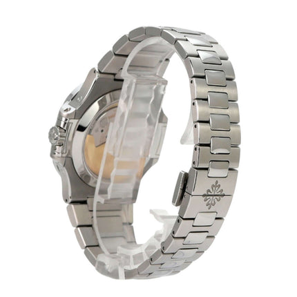 Patek Philippe Nautilus Annual Calendar Mondphase 5726/1A-014 Edelstahlarmband von der Seite mit transparentem Halter.