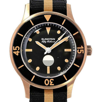 Blancpain Fifty Fathoms 70th Anniversary Act 3 5901-5630-NANA mit schwarzem Zifferblatt und Bronzedetail.