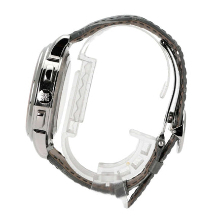 Patek Philippe World Time Chronograph 5935A-001 aus Edelstahl mit grauem Lederband und polierter Lünette.