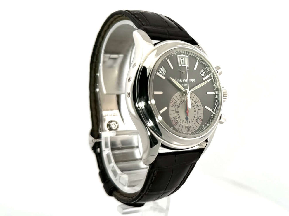 Patek Philippe Annual Calendar 5960P-001, graues Zifferblatt, braunes Lederband, Gehäuse aus 950 Platin, mechanisches Werk mit automatischem Aufzug