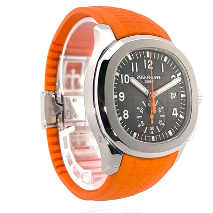 Patek Philippe Aquanaut Chronograph 5968A-001, schwarzes Zifferblatt, orangefarbenes Kautschukband, Edelstahlgehäuse seitlichansicht