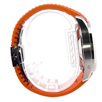 Seitenansicht der Patek Philippe Aquanaut Chronograph Ref. 5968A-001 mit orangem Kautschukband und Edelstahlgehäuse.