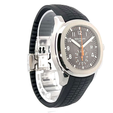 Patek Philippe Aquanaut Chronograph 5968A-001 mit schwarzem Kautschukband, Edelstahl Gehäuse und schwarzem Zifferblatt.