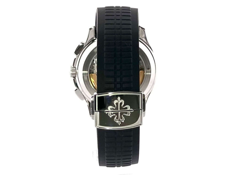 Rückseite der Patek Philippe Aquanaut Chronograph 5968A-001 mit schwarzem Kautschukband und Edelstahlverschluss.