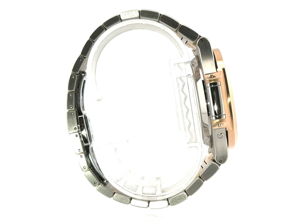 Seitenansicht des Patek Philippe Nautilus 5980/1AR-001 Armbands aus Edelstahl und Roségold mit Faltschließe.