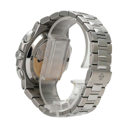 Patek Philippe Nautilus 5990/1A-001 Edelstahlarmband und Gehäuse, seitliche Ansicht der Uhr.