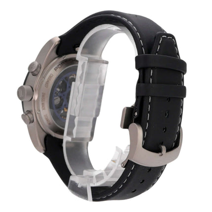 Porsche Design Chronograph 911 GT3RS 2023, Titan Gehäuse, schwarzes Lederarmband, automatische Uhr mit Saphirglas.