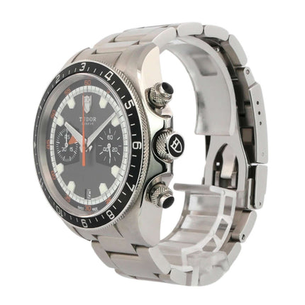 Tudor Heritage Chrono 70330N-0001 Edelstahlarmband mit schwarzem Zifferblatt, aufgesetzten Leuchtindexen und Sicherheitsfaltschließe