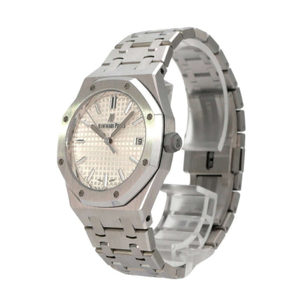 Audemars Piguet Royal Oak Offshore 77350ST.OO.1261ST.01 Edelstahl-Armbanduhr mit silberfarbenem Zifferblatt.