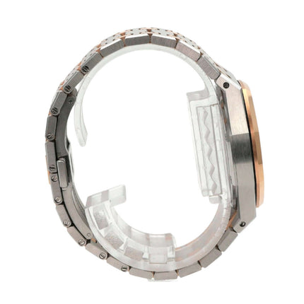 Audemars Piguet Royal Oak 50 Jahre Edition 77450SR.OO.1361SR.01 Ansicht von der Seite mit Edelstahl und Roségold Armband.