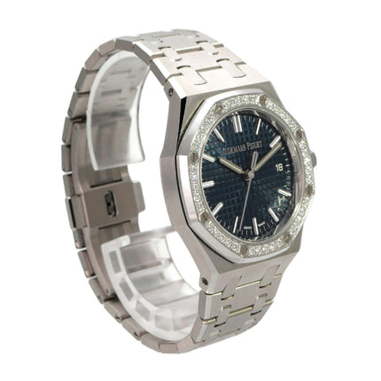 Audemars Piguet Royal Oak Automatik 77451ST.ZZ.1361ST.04 mit Edelstahl-Gehäuse und Diamanten, blauen Zifferblatt.