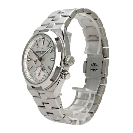Vacheron Constantin Overseas Dual Time Ref. 7900V-110A-B333 Edelstahl-Sportuhr mit silbernem Zifferblatt und Automatikwerk