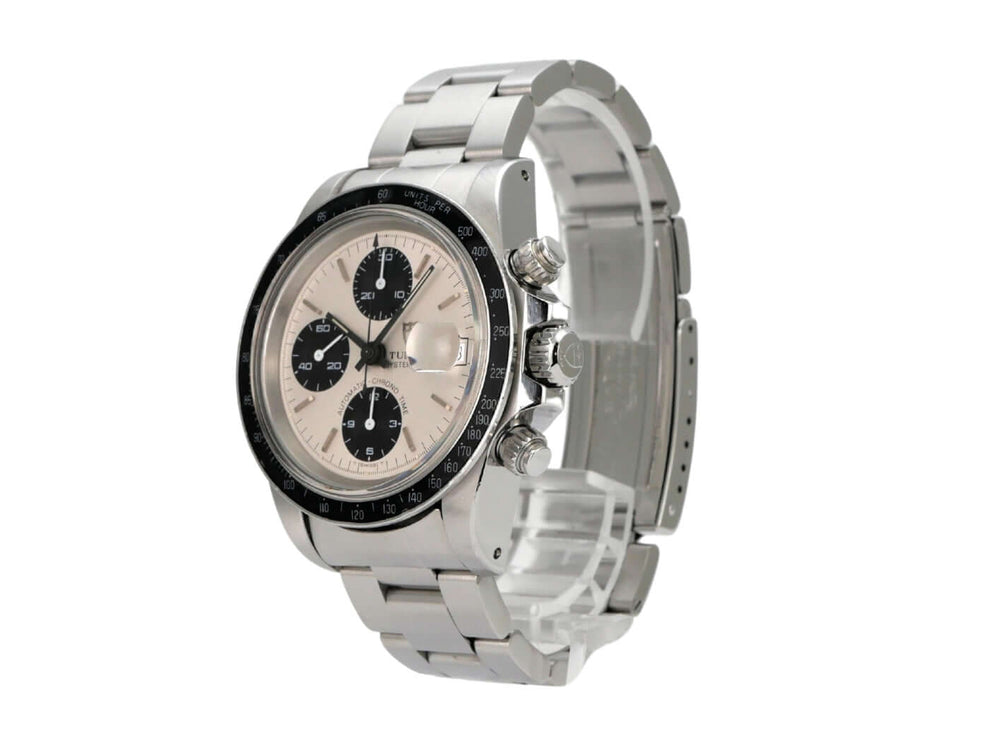 Tudor Prince Oysterdate Big Block Chronograph 79160 mit Edelstahlband und weißem Zifferblatt, seitliche Ansicht.