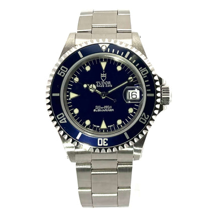 Tudor Submariner Blue 79190 mit Edelstahlgehäuse, 40 mm Durchmesser, blauem Zifferblatt und Edelstahlband mit Sicherheitsfaltschließe.