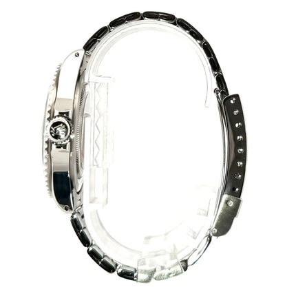 Tudor Submariner Blue 79190 Seitenansicht, Edelstahlgehäuse, poliert und satiniert, mit schwarzem Armband und Sicherheitsfaltschließe