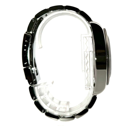 Tudor Black Bay Automatik 79220B-0001 Seitenansicht mit poliertem und satiniertem Edelstahlarmband und Gehäuse