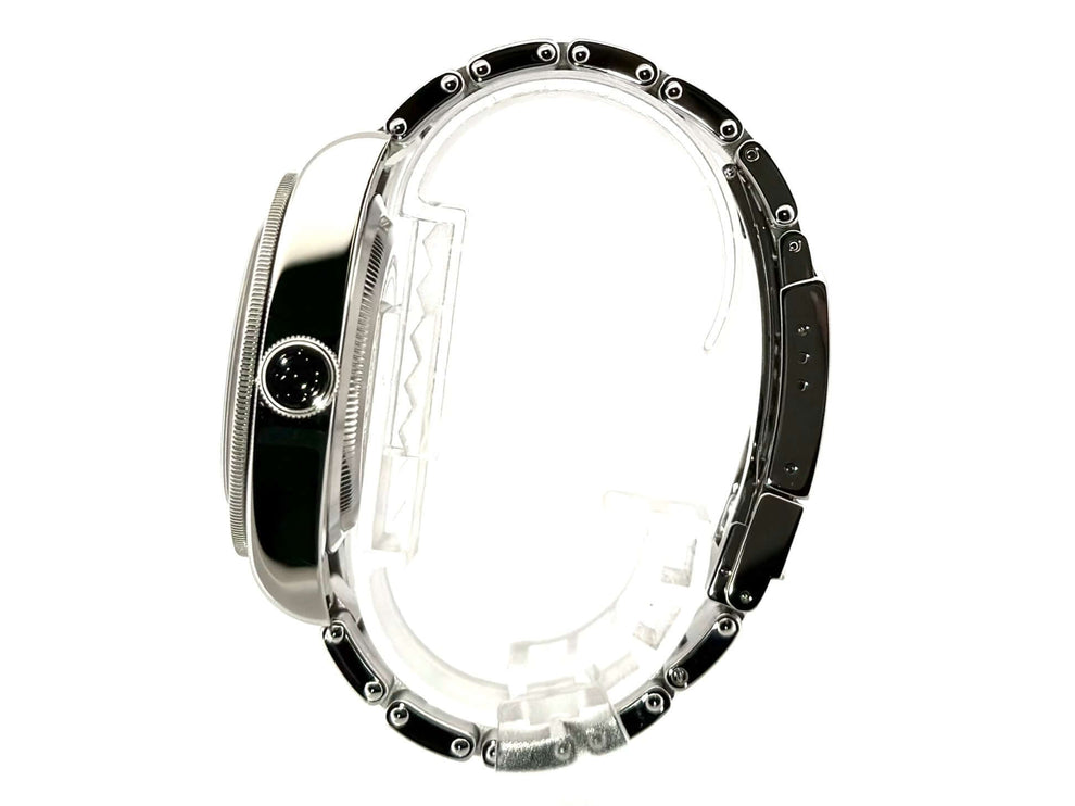 Seitenansicht der Tudor Black Bay 79230R Uhr mit Edelstahlgehäuse und Edelstahlband, Uhrwerk Automatik.