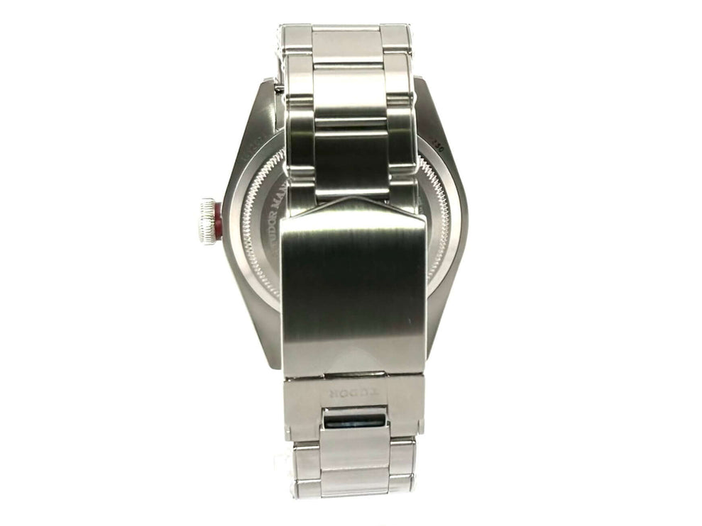 Rückansicht der Tudor Black Bay 79230R mit Edelstahlband und Sicherheitsfaltschließe