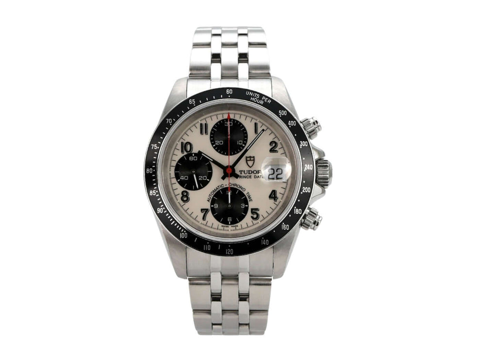 Tudor Prince Date Chronograph 79260 mit Edelstahlgehäuse, weißem Zifferblatt und schwarzen Totalisatoren.