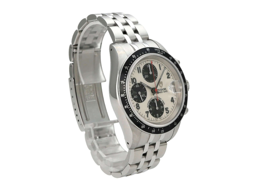 Tudor Prince Date Chronograph 79260 mit Edelstahlarmband, weißem Zifferblatt und schwarzen Totalisatoren.