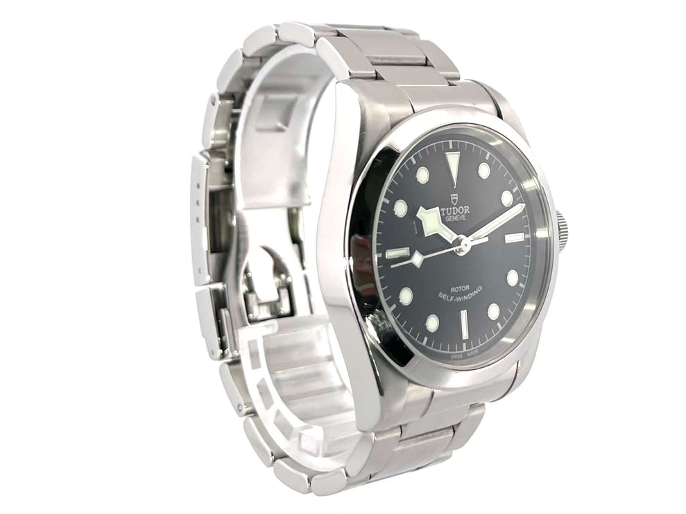 Edelstahluhr Tudor Black Bay 41 Ref. 79540 mit schwarzem Zifferblatt, polierter Lünette und Edelstahlarmband, Automatikaufzug.