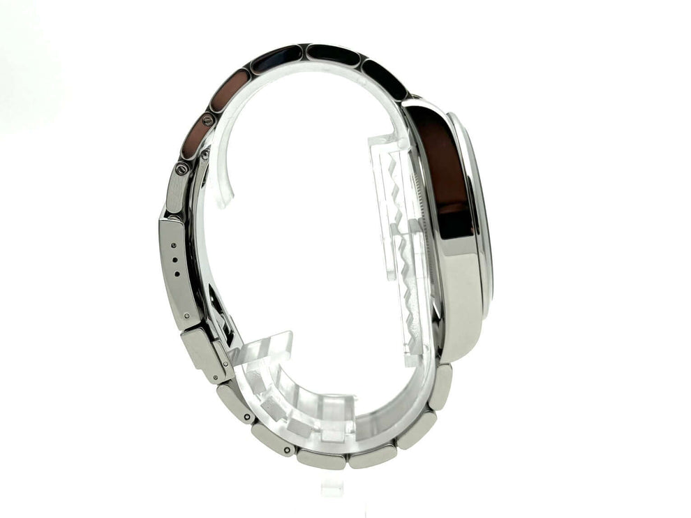 Seitenansicht der Tudor Heritage Black Bay 41 Ref. 79540-0004 mit poliertem Edelstahlgehäuse und Edelstahlband.