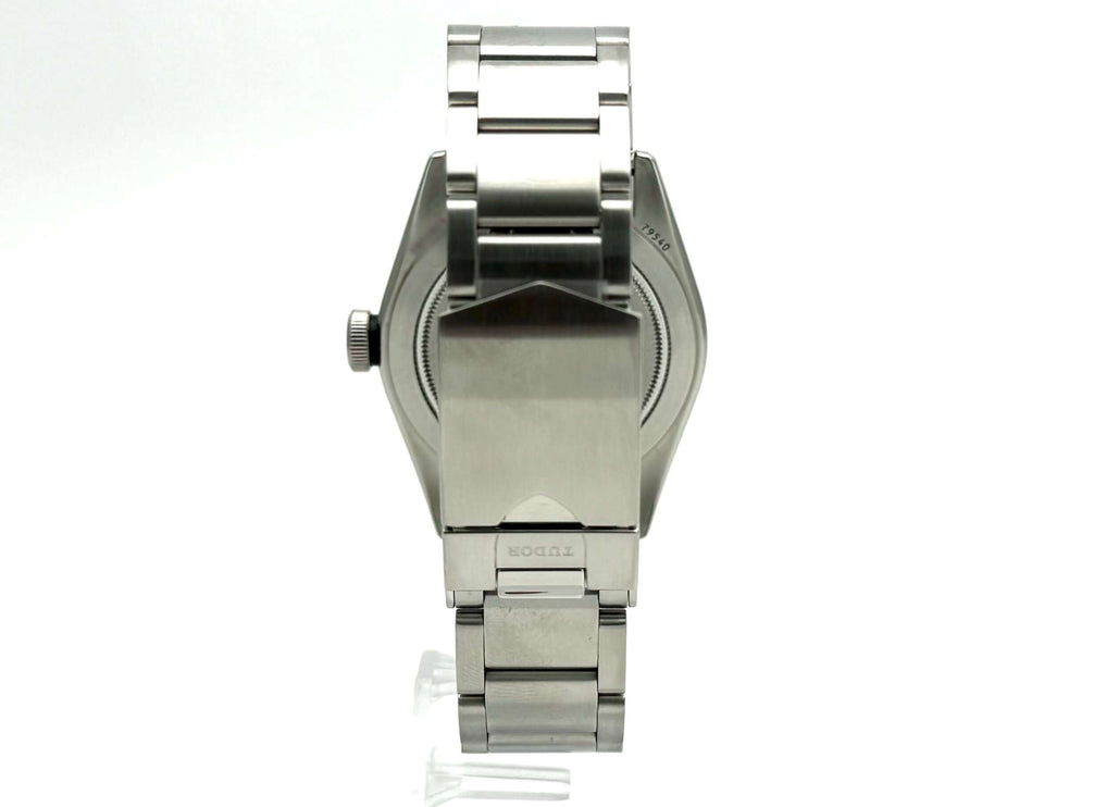 Rückansicht der Tudor Heritage Black Bay 41 Ref. 79540-0004 mit Edelstahlarmband und Faltschließe