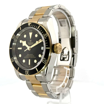 Tudor Black Bay Steel Gold Ref. 79733N-0002, schwarzes Zifferblatt mit Edelstahl/Gelbgold Gehäuse und Armband, 2019 Modell.