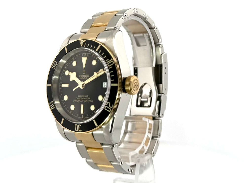 Tudor Black Bay Steel Gold Ref. 79733N-0002, schwarzes Zifferblatt mit Edelstahl/Gelbgold Gehäuse und Armband, 2019 Modell.