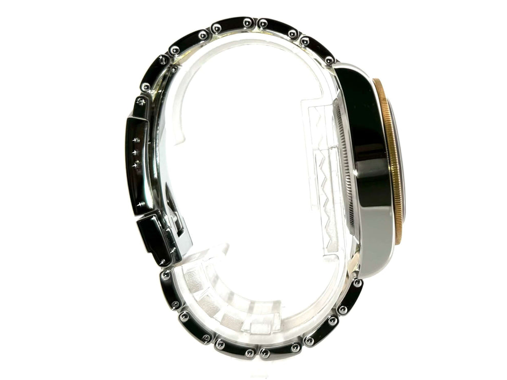 Seitenansicht der Tudor Black Bay Steel Gold 79733N-0002 mit Edelstahl und Gelbgoldband.