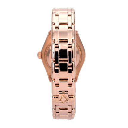 Rolex Perlmaster 29 Everose-Gold 80315 Choco Römisch seitliche Ansicht der Uhr mit poliertem Everose-Goldband.