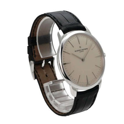 Vacheron Constantin Patrimony 81180/000G, 18 kt Weißgold, silberfarbenes Zifferblatt, schwarzes Lederband, eleganter Zeitmesser.