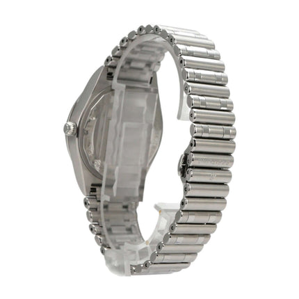 Seitenansicht der Breitling Chronomat Automatic 36 mit Edelstahlband und -gehäuse.