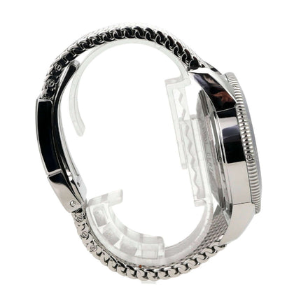 Breitling Superocean Heritage II Chronograph 44 A13313161C1S1 seitliche Ansicht des Edelstahlgehäuses und Armbands.