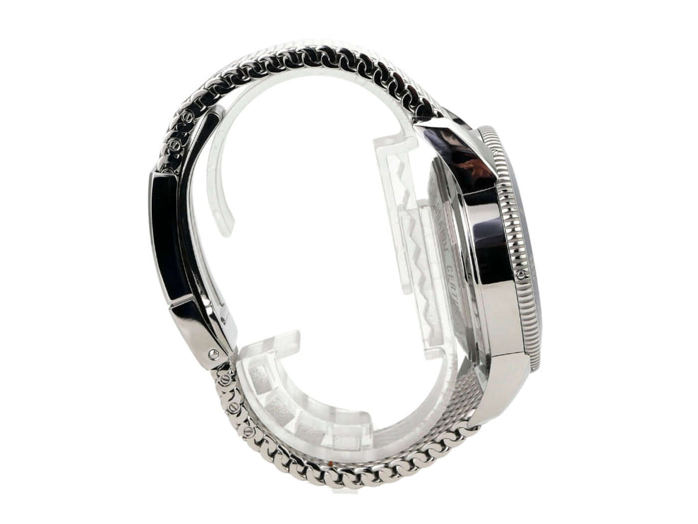 Breitling Superocean Heritage II Chronograph 44 A13313161C1S1 seitliche Ansicht des Edelstahlgehäuses und Armbands.