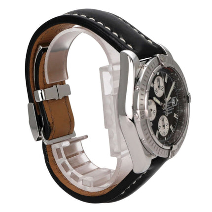 Breitling Chronomat Evolution Chronograph Ref. A13356 seitliche Ansicht mit schwarzem Lederband und Edelstahlgehäuse.