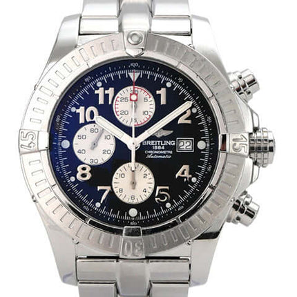 Breitling Super Avenger Chronograph A13370 – Edelstahl-Uhr mit schwarzem Zifferblatt und Chronograph-funktion.