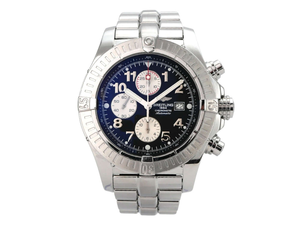 Breitling Super Avenger Chronograph A13370 mit schwarzem Zifferblatt und Edelstahlarmband.