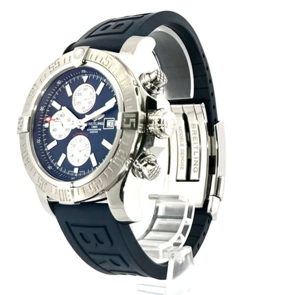 Breitling Super Avenger II Chronograph A1337111.C871.160S.A20D.2 mit blauem Zifferblatt und Diver Pro III Kautschukband.