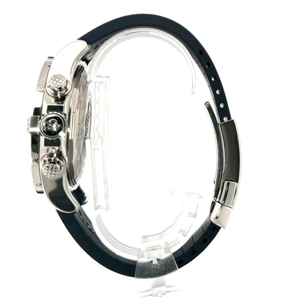 Breitling Super Avenger II Chronograph Seitenansicht, Edelstahlgehäuse und blaues Kautschukband, Modell Ref. A1337111.C871.160S.A20D.2