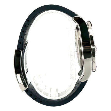 Breitling Super Avenger II Chronograph Seitenansicht mit poliertem Edelstahlgehäuse und blauem Diver Pro III Kautschukband