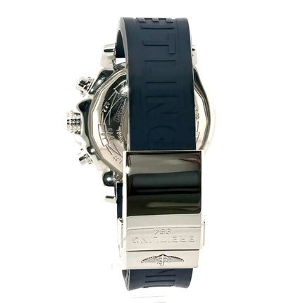 Rückseite der Breitling Super Avenger II Chronograph mit Diver Pro III Kautschukband