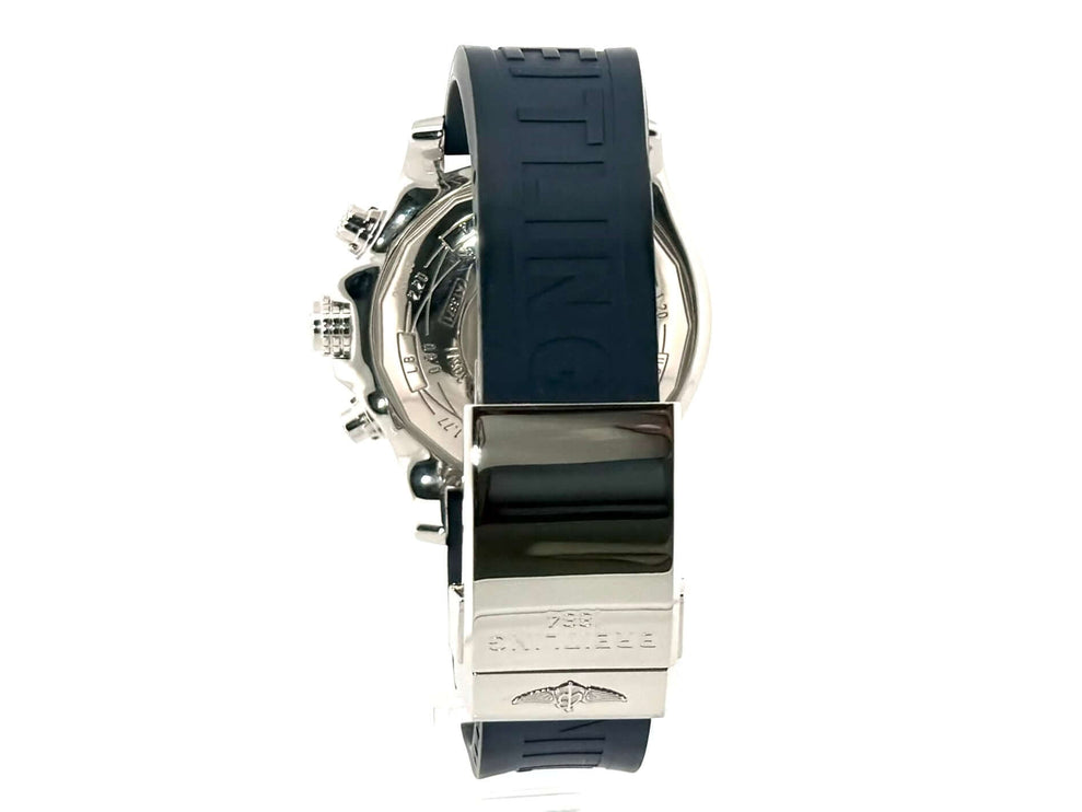 Rückseite der Breitling Super Avenger II Chronograph mit Diver Pro III Kautschukband