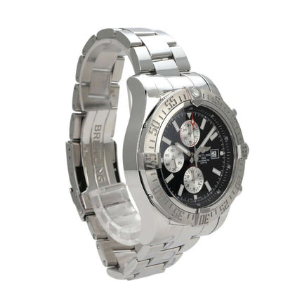 Breitling Super Avenger II Chronograph A1337111.BC29 mit Edelstahlgehäuse, schwarzem Zifferblatt und Chronographen-Totalisatoren.