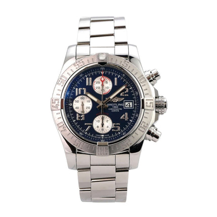 Breitling Avenger II Chronograph Automatik A1338111.C870.170A Uhrenbild mit blauem Zifferblatt und Edelstahlarmband.